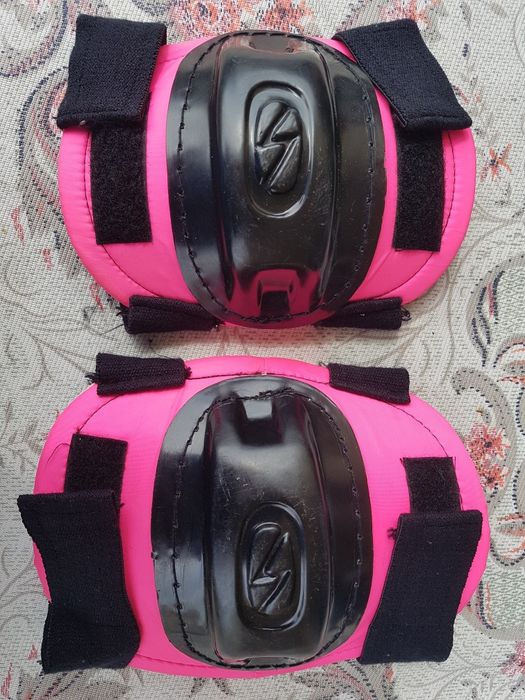 Casti protectie, echipament tricouri, pantaloni bicicleta, biker
Stare