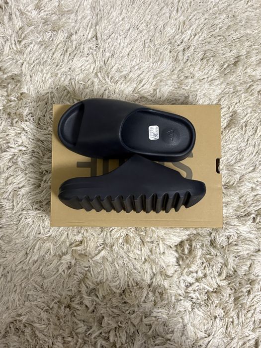 Yeezy Slides ‘Onyx’