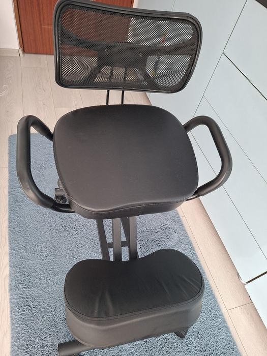 Scaun ergonomic cu suport pentru genunchi