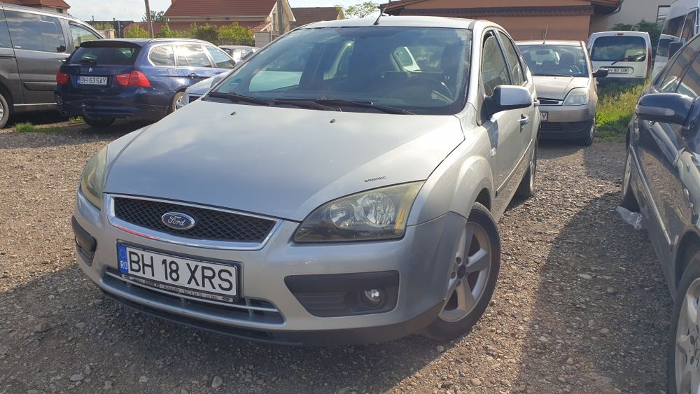 Vând Ford Focus 1,6 benzină.
