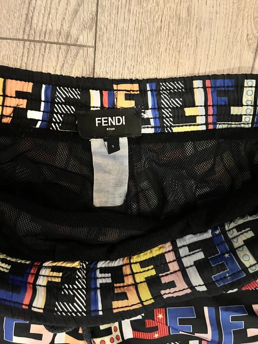 Pantaloni scurti FENDI  original!!