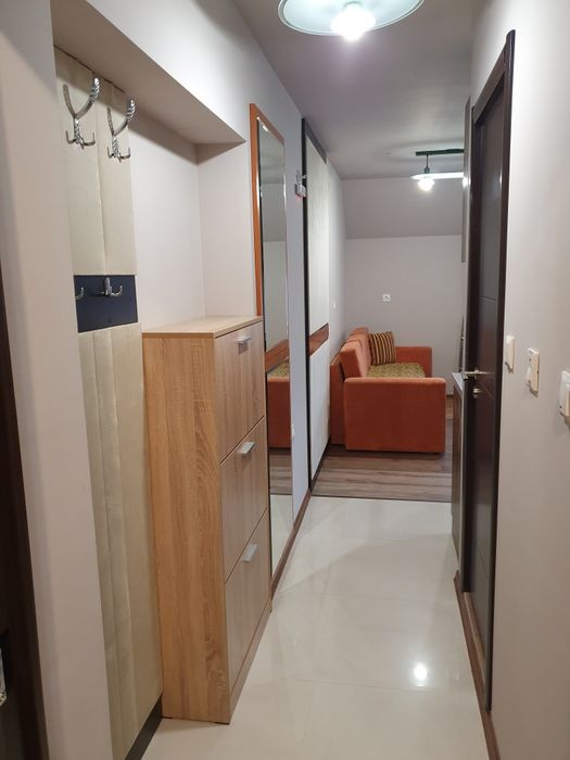 Под наем двустаен в началото на Аспарухово 40 кв. обзаведен влизаш и живееш ТВ. Интернет на пет минути от центъра с автобус място за паркиране