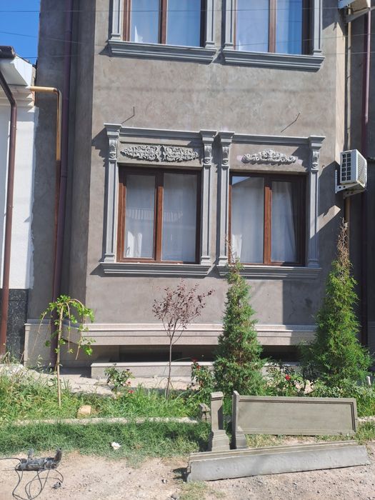 Binolarning tashqi interyeri uchun fibrobeton tyagalar