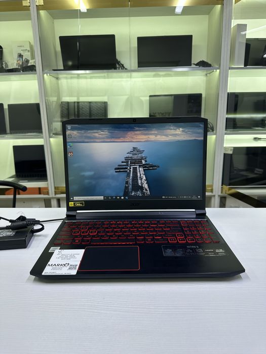 Acer Nitro 5 :Intel Core i5-10300H