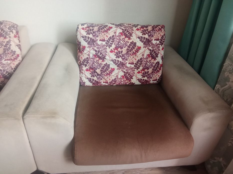 Продаётся диван. Марка дивана: embawood.