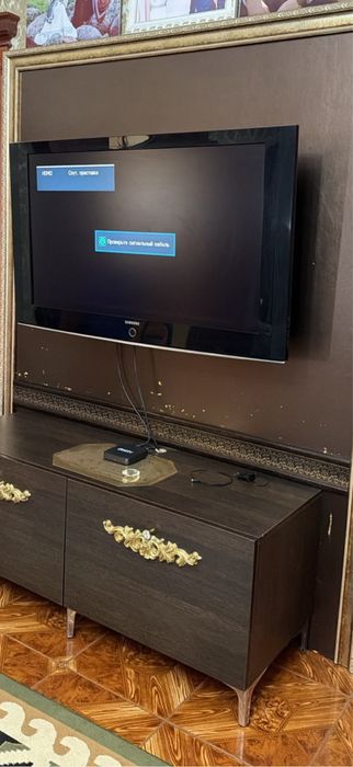Телевизор работает Samsung