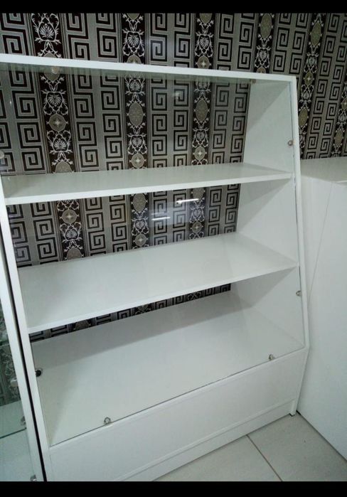 Продам стеллажи витрины полки