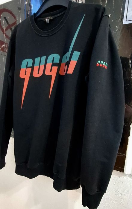 Bluză Gucci  LOGO 
Descriere:
Bluză neagră cu logo mare