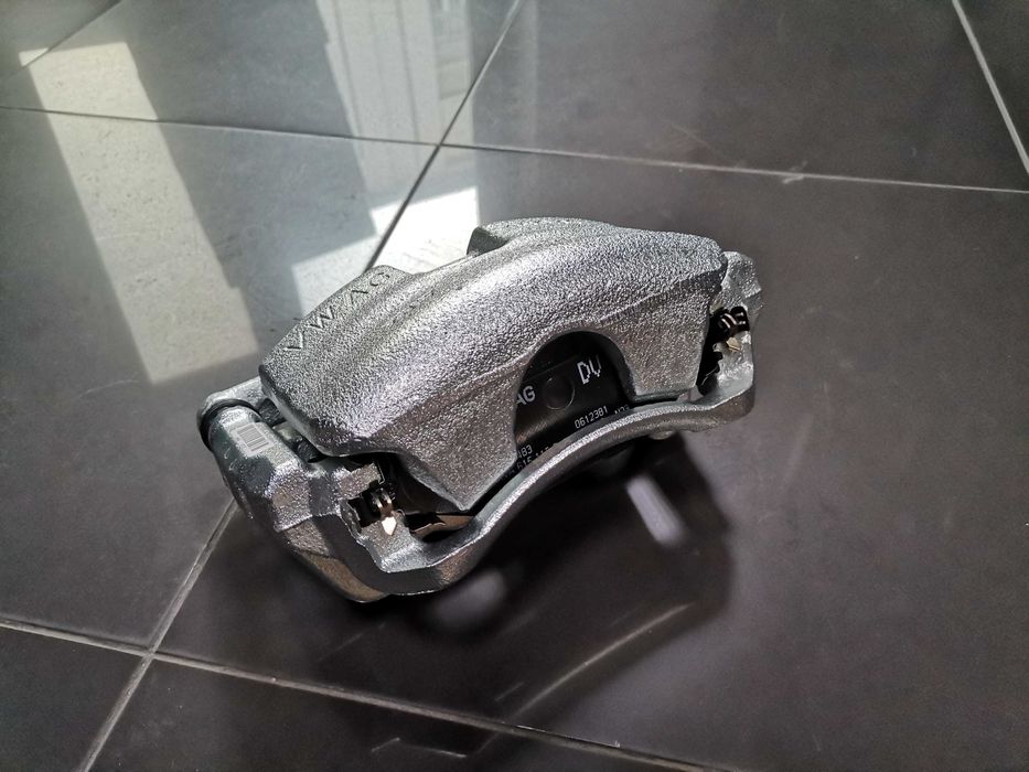 Нов Преден Десн Спирачен Апарат Audi A3 Golf 8 5W6BF 5WA615106BF