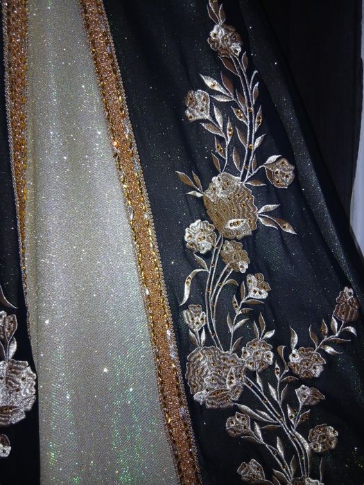 Продам платье праздничное