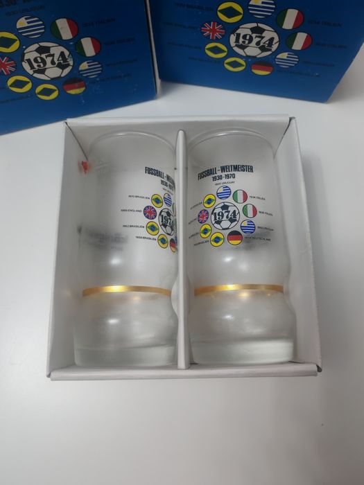 set de 2 pahare de colecție din 1974