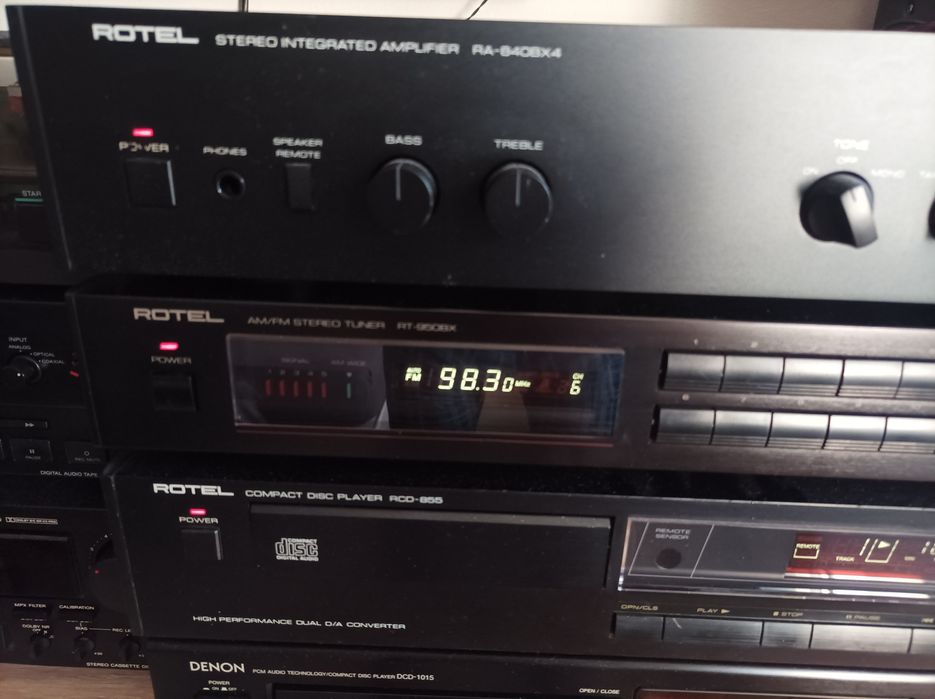 Продавам hi-fi сет усилвател, СД преар и тунер Rotel