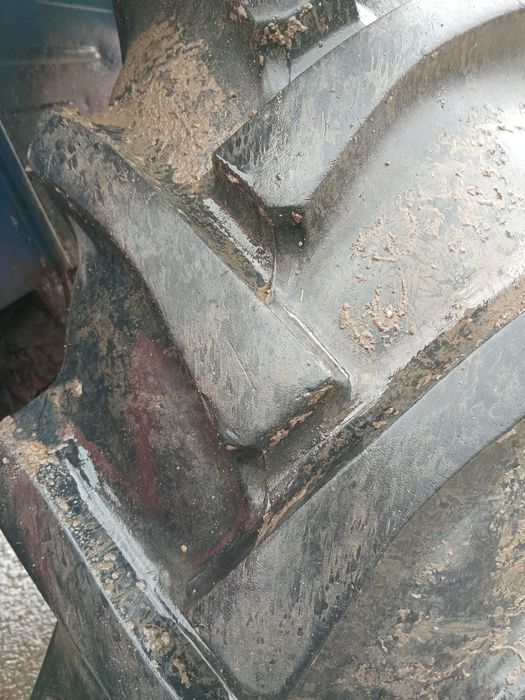 Tractor U650  cu încărcător frontal