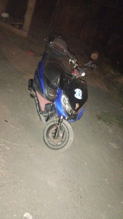 Продаю скутер м8 срочно
