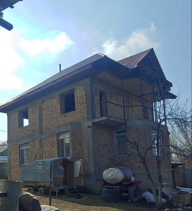 Продам 2х уровневый дом