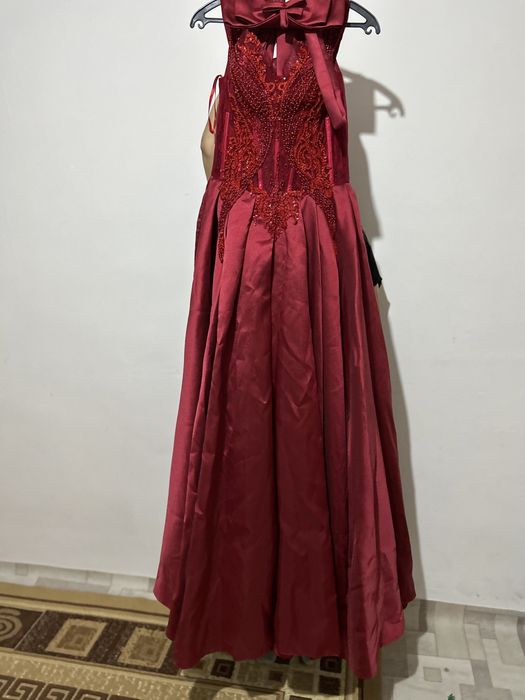 Продам платья вечерние