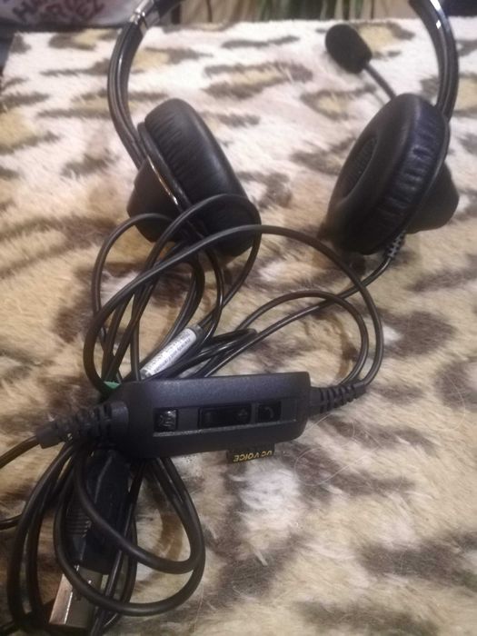 Продавам слушалки Jabra модел : HSC012