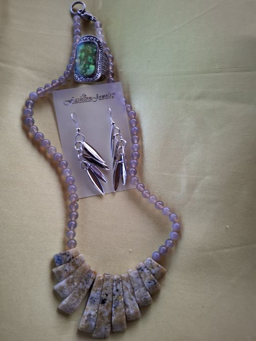 Set colier  peridot și cuart fumuriu inel sidef și cercei