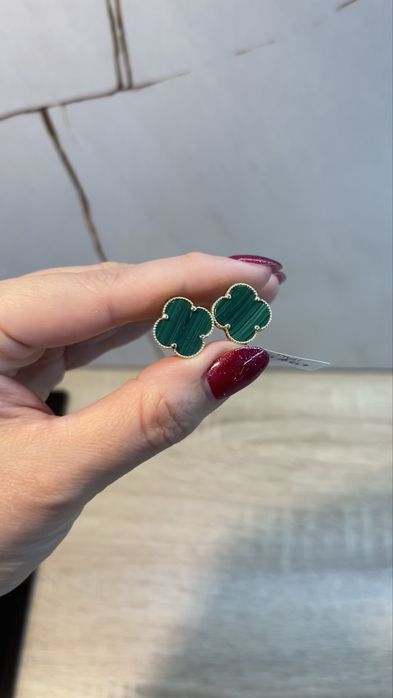 Продам золотые серьги новые
