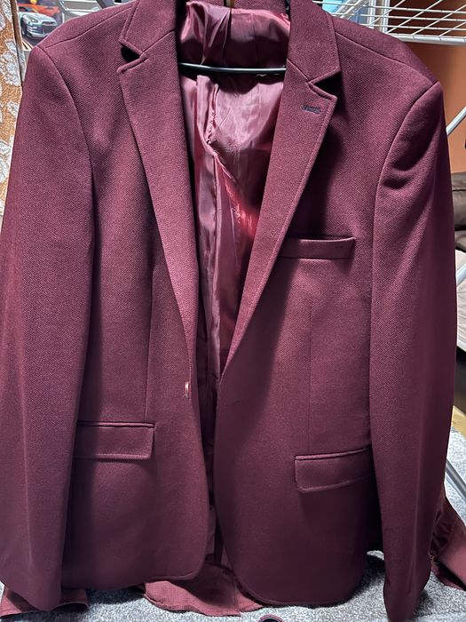 Абитуриенски костюм