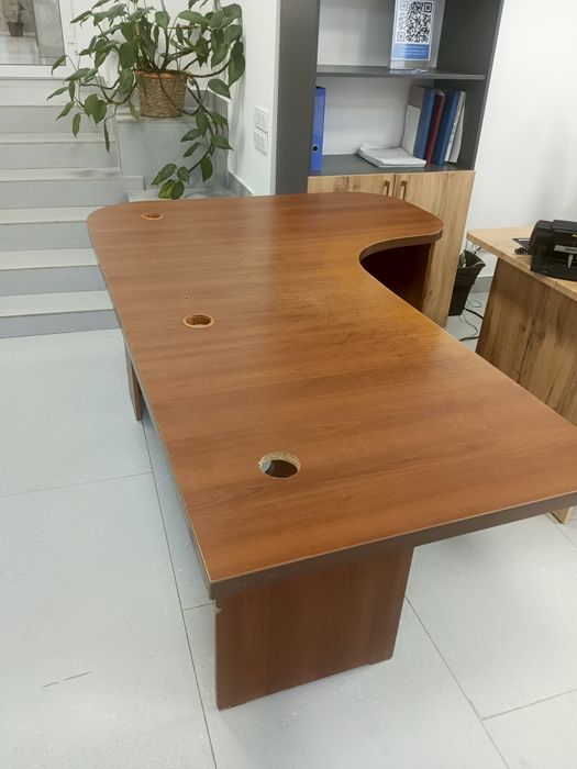 Срочно продам шкафы и стол