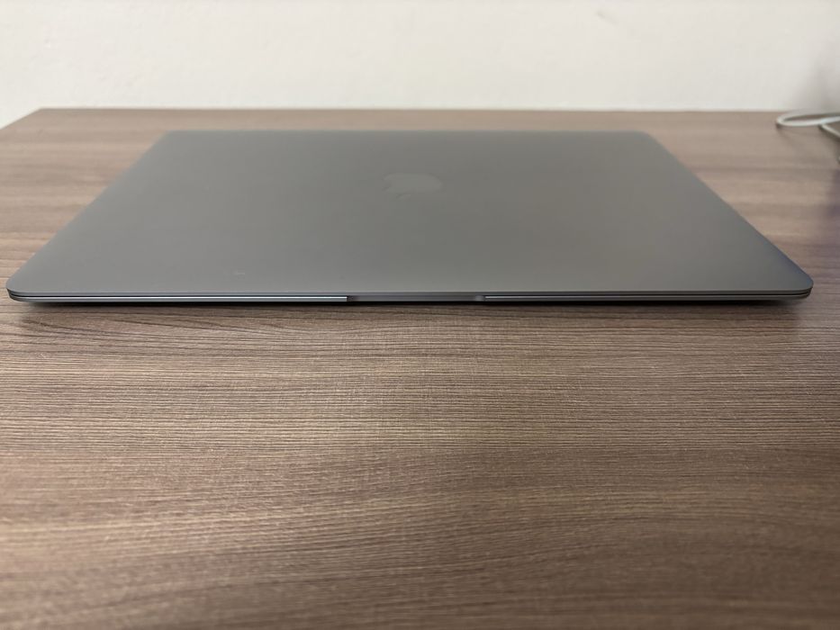 MacBook Air (M1, 2020)