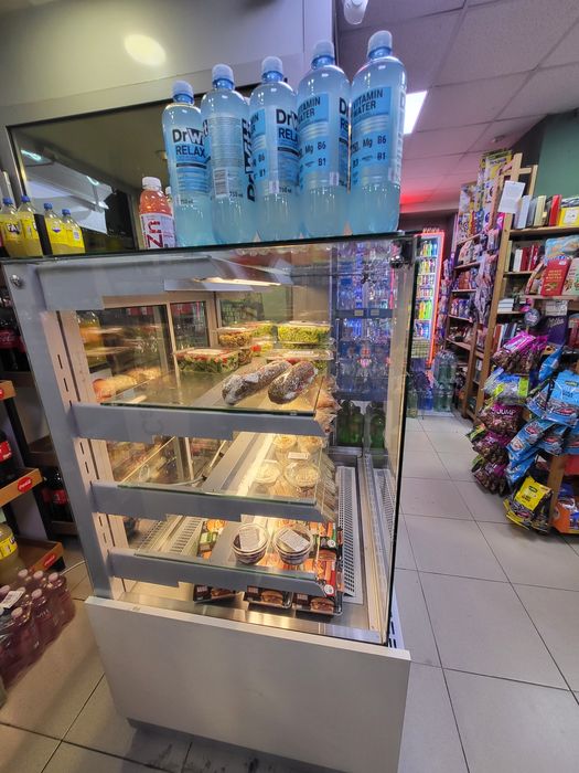 Хладилна витрина!