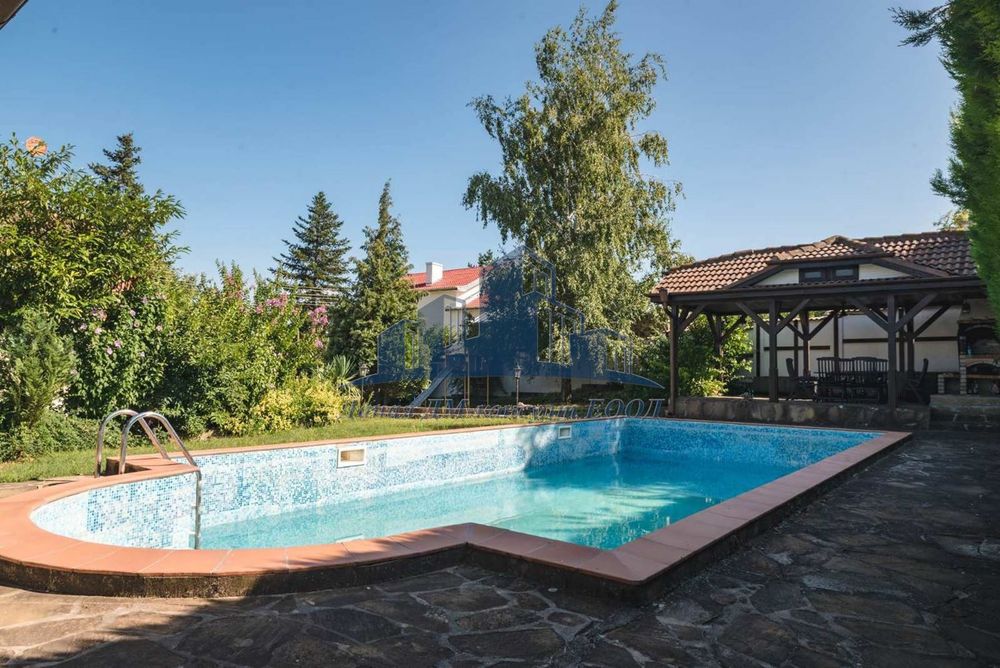 Продава се Къща в с. Мадара, Област Шумен - 1550 кв.м за 368 €/кв.м - Снимка #2