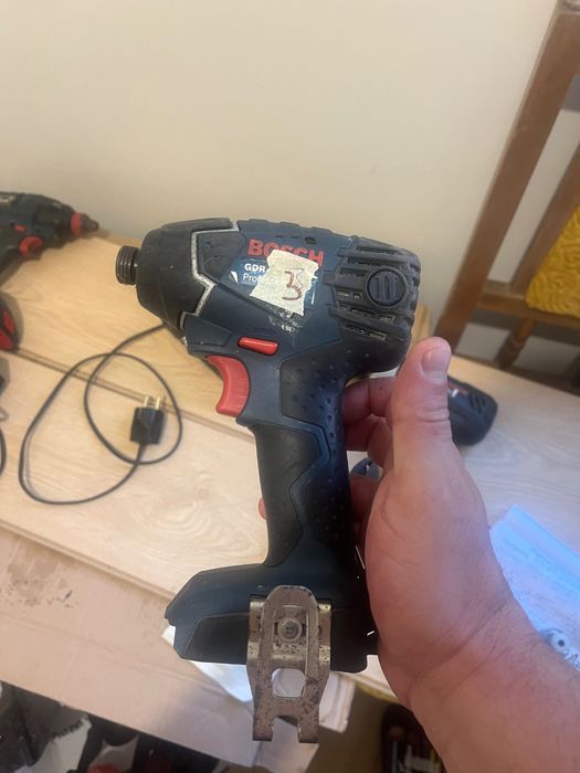 Bosch GDR18 LI комплект батерия зарядно