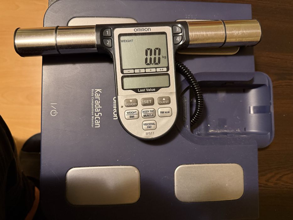 Професионален медицински кантар Omron BF511 KaradaScan