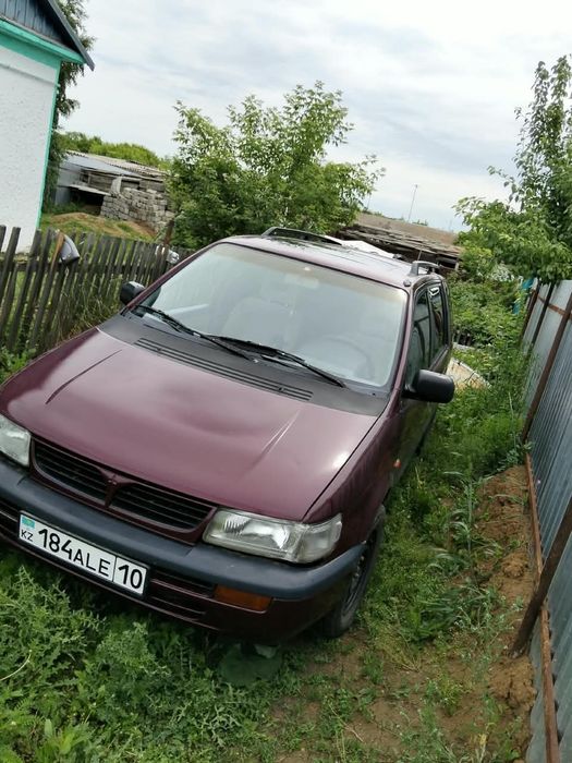 Mitsubishi space wagon