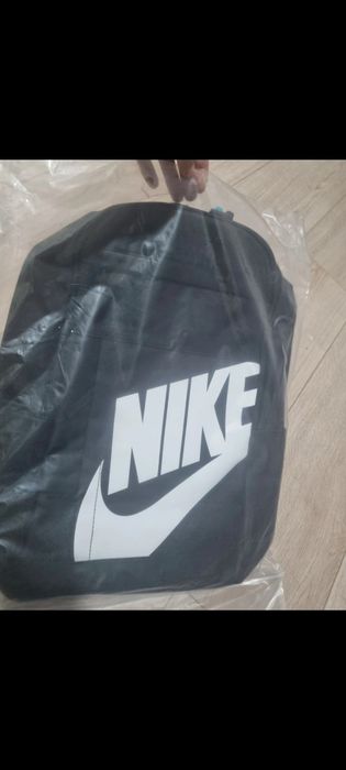 Rucsac Nike nou cu etichetă