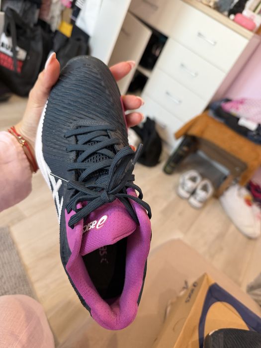 Маратонки Asics за волейбол