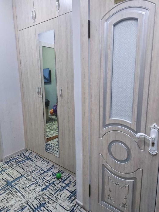 Продаю 2 комнатную  квартиру  в хорошем  районе