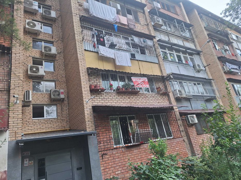 Продаётся 3× квартира под офис