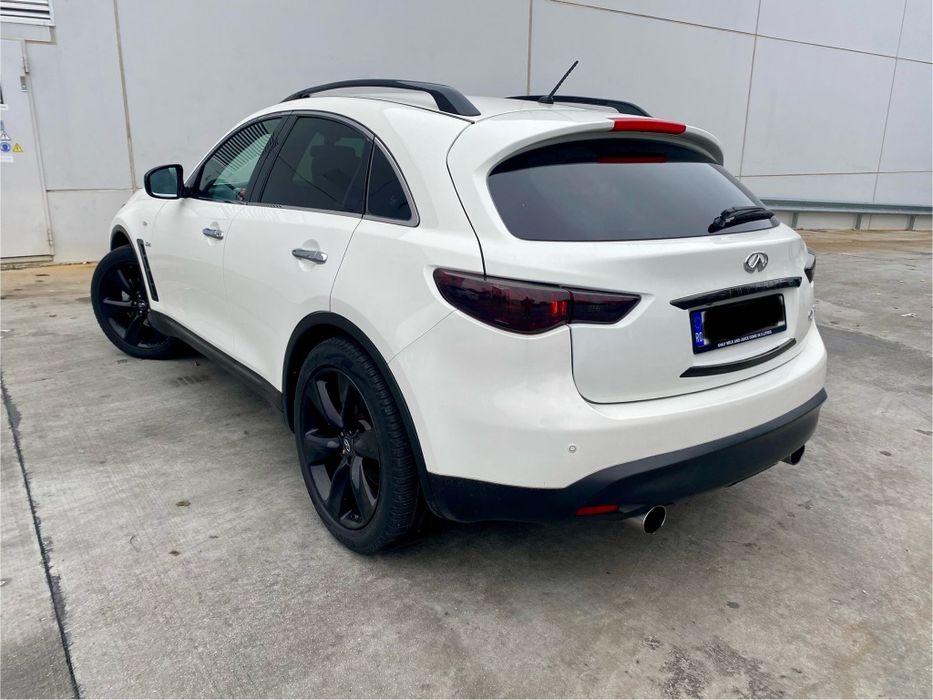 Vând Infiniti QX70