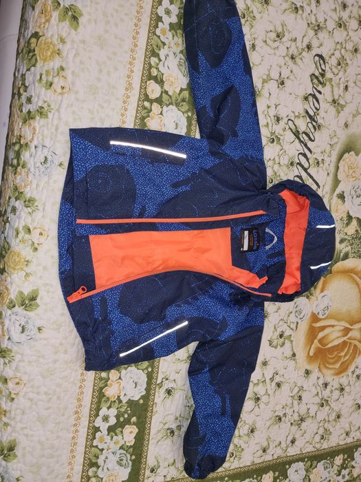 Продам детский весенний костюм, 98см