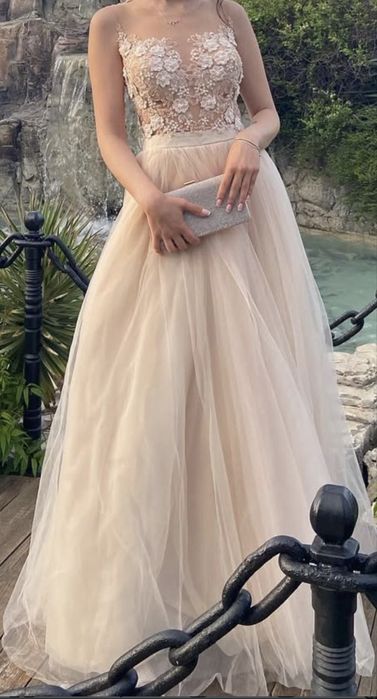 Абитуриентска рокля