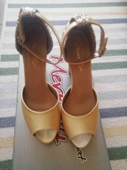 Абитуриентски обувки