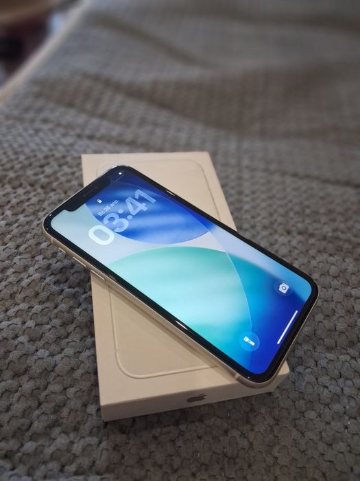 IPhone 11, в хорошем состоянии.