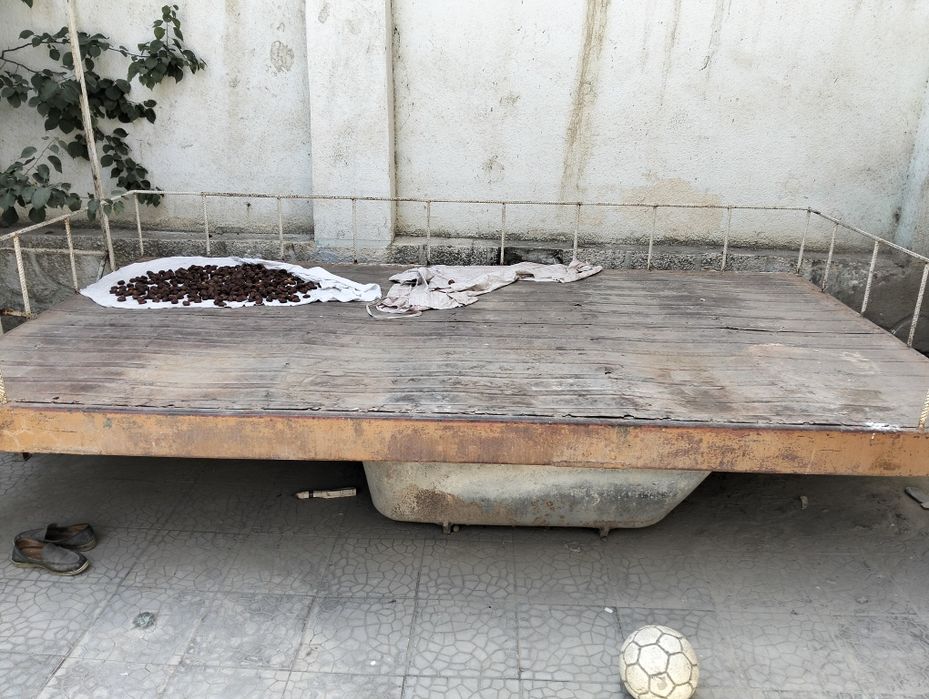 Tayyor temir karavat tesda sotiladi