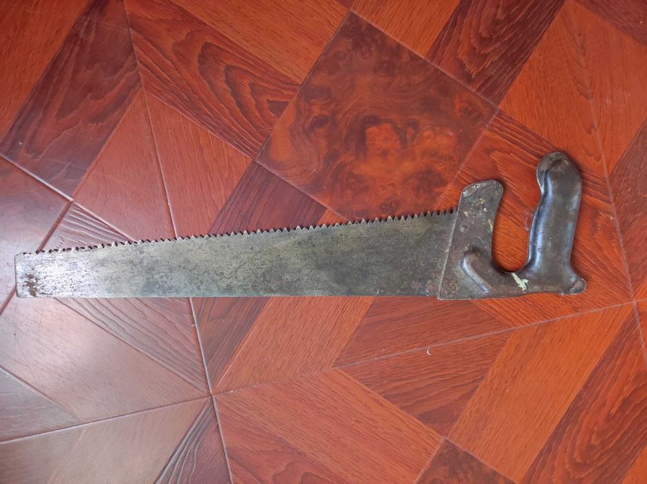 Пила по дереву ручная