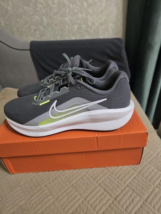44 размер.  Кроссовки nike.