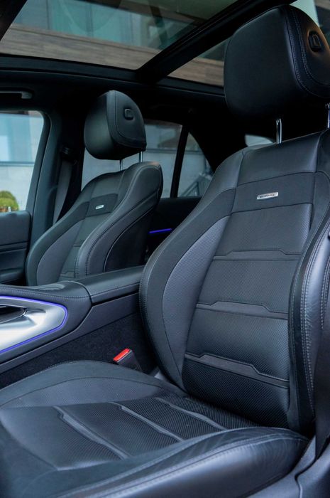 Mercedes-AMG GLE 53 Кола под наем с шофьор за специални поводи.