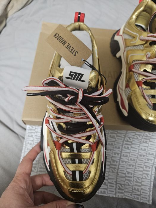 Чисто нови маратонки Steve Madden