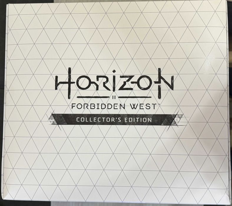 чисто нова Horizon Forbidden West Collector's Edition, PS4 + PS5