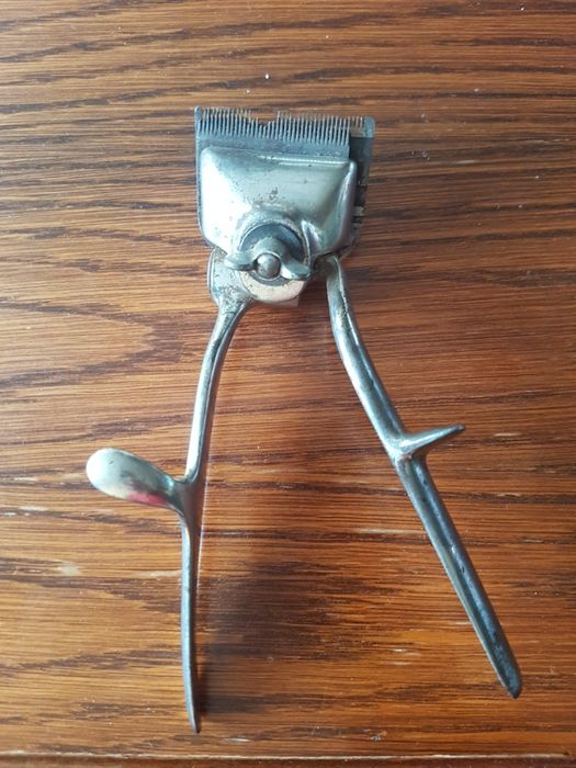 Продават се ръчни машинки за подстригване