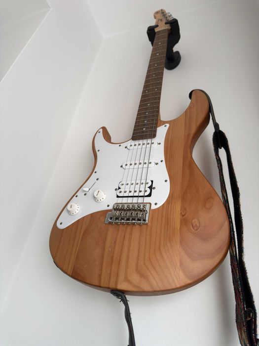 Yamaha pacifica 112J Mk2 LH (stanga) + Amplificator Fender Mustang LT25