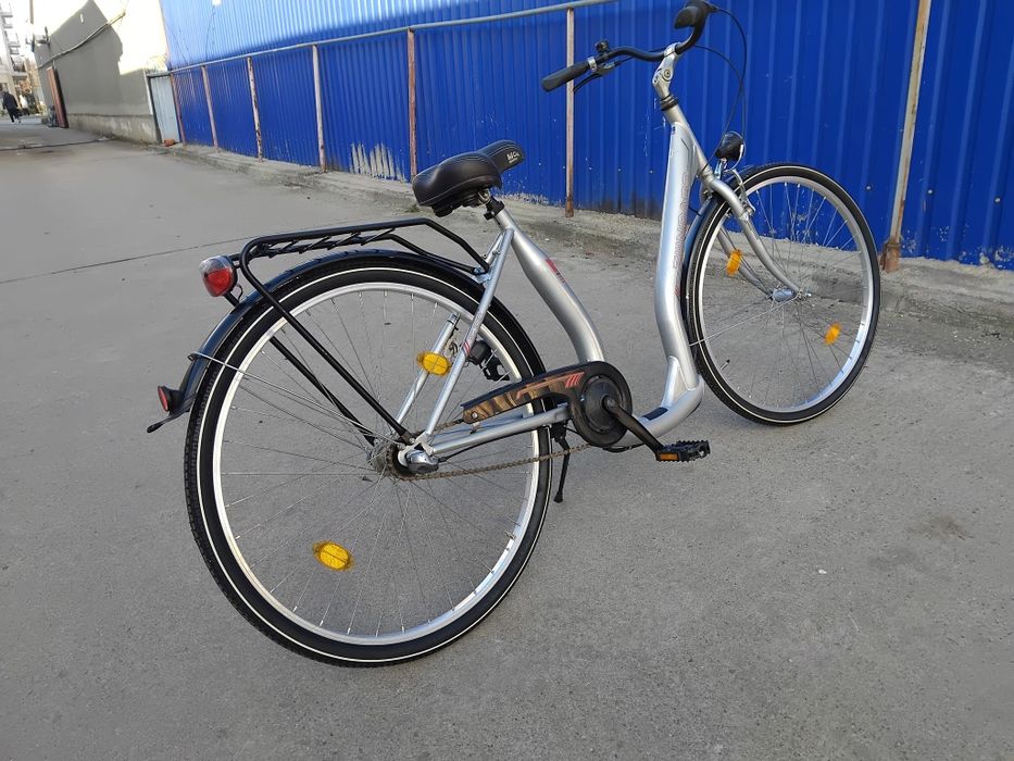 Vând bicicleta cu cadru jos pentru damă