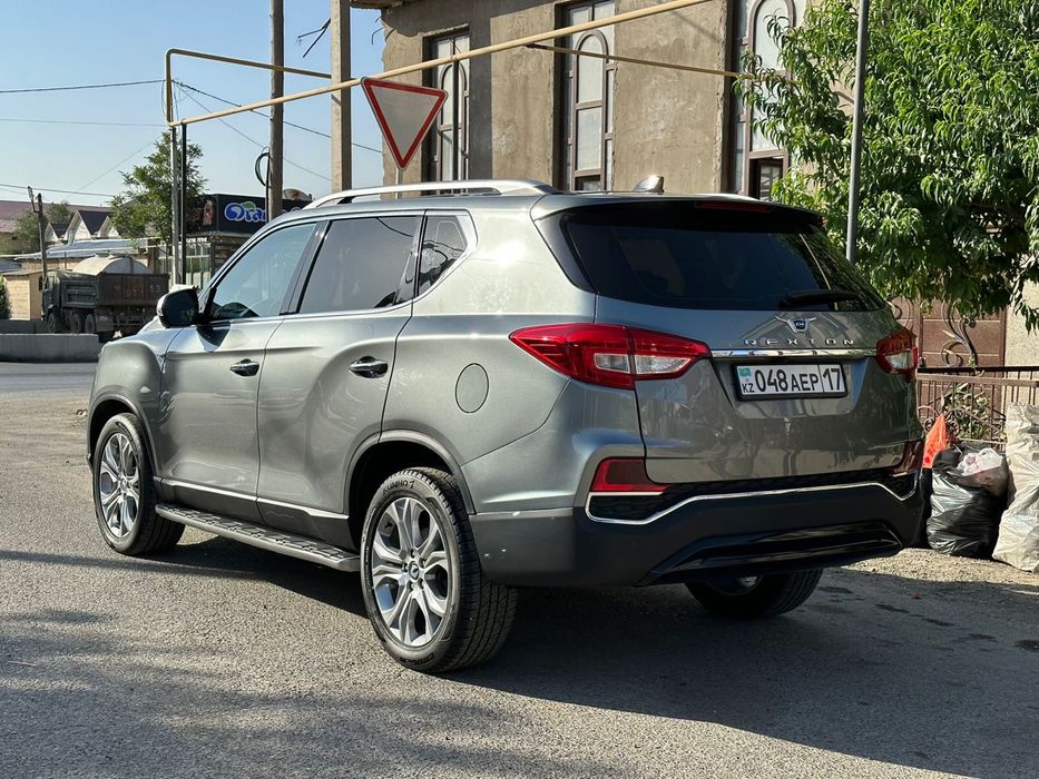 АвтомобильREXTON